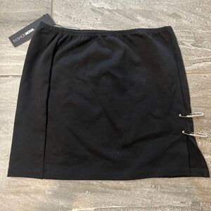 SMALL FASHION NOVA SKIRT😍